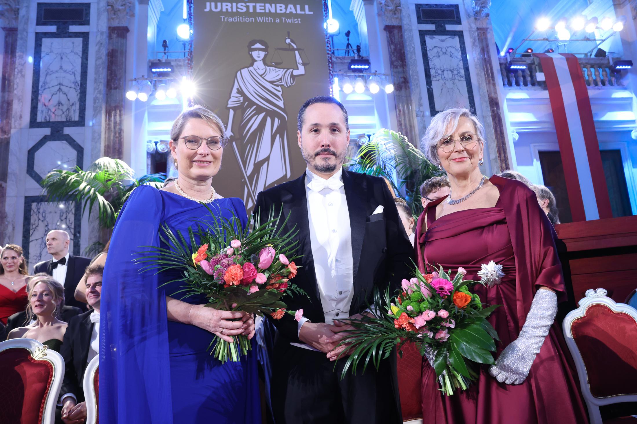 Dr.in Stefanie Hubig, Juristenverband-Präsident Dr. Alexander T. Scheuwimmer und Bundesministerin für Justiz Dr.in Anna Sporrer