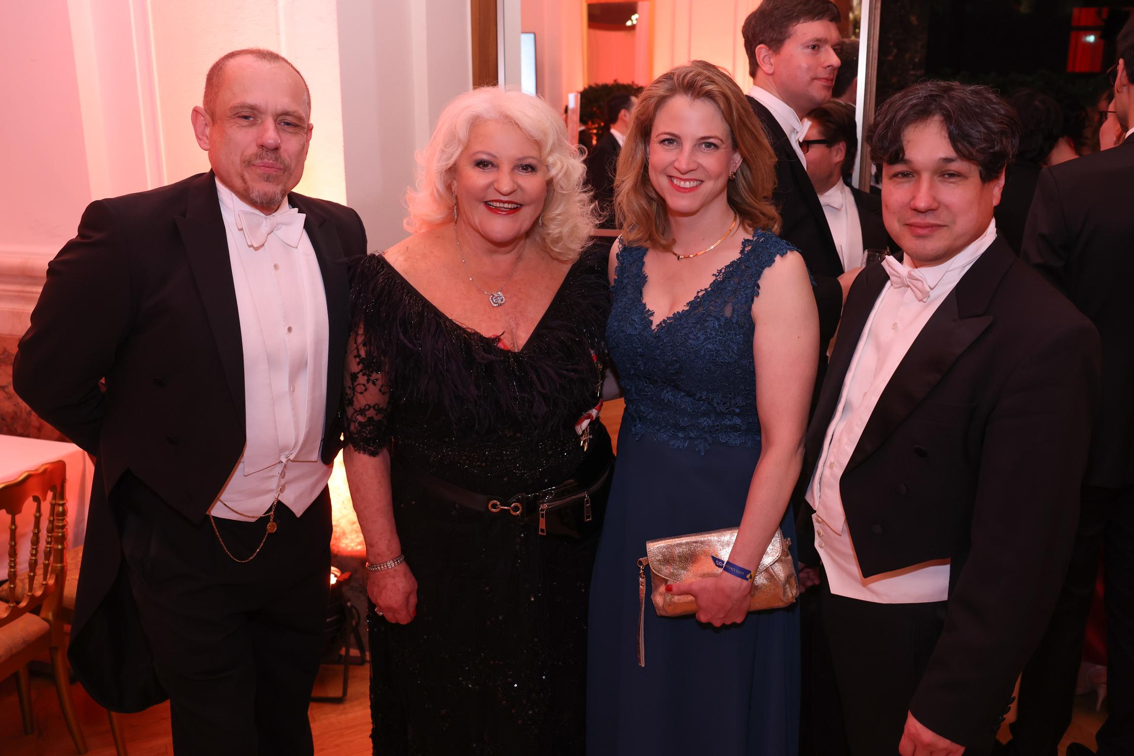 Gery Keszler, Marika Lichter, Beate Meinl-Reisinger und Ballleiter Reinhard Hohenegger