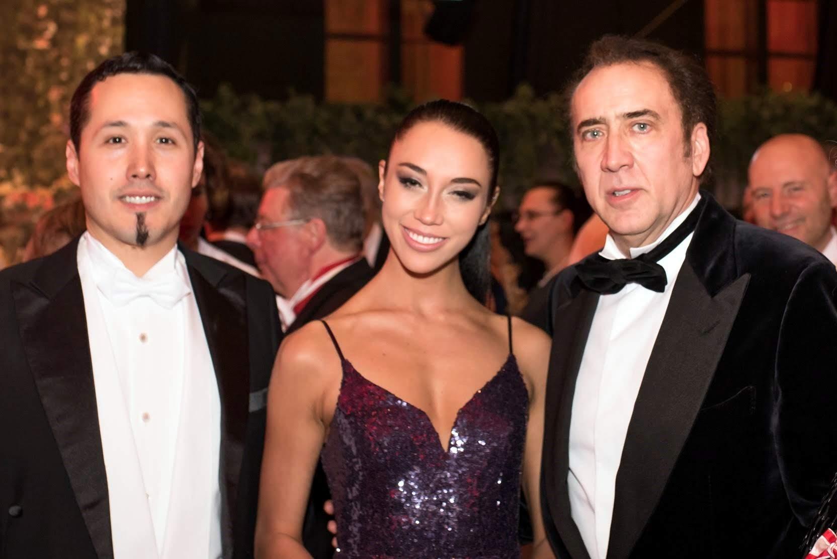 Juristenverband-Präsident Dr. Alexander T. Scheuwimmer und Oscar-Preisträger Nicolas Cage mit Begleitung